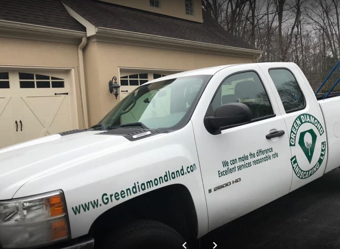Healthy green Maryland lawn ready for its final fall fertilizer application